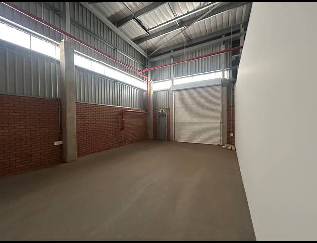 676M² WAREHOUSE TO LET IN CLAYVILLE